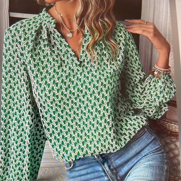 Only 2 available Elegant Green Geometric pattern top ❤️ - Picture 4 of 5